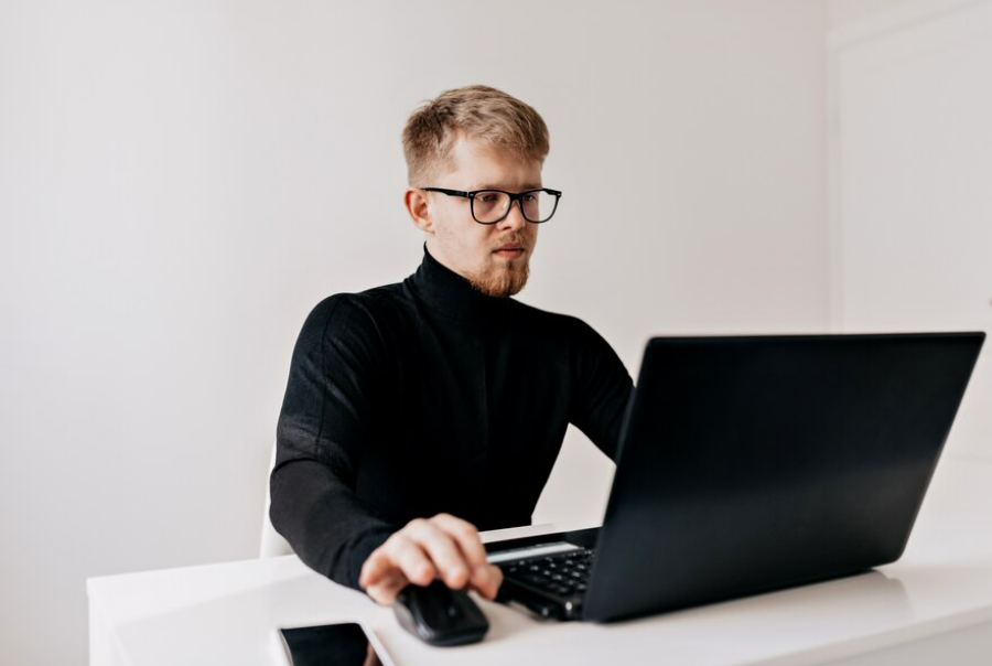 Работа с crm Voopty: как добавить сотрудника и настроить публичность